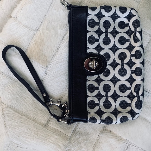 Coach | Wristlet - Picture 1 of 4